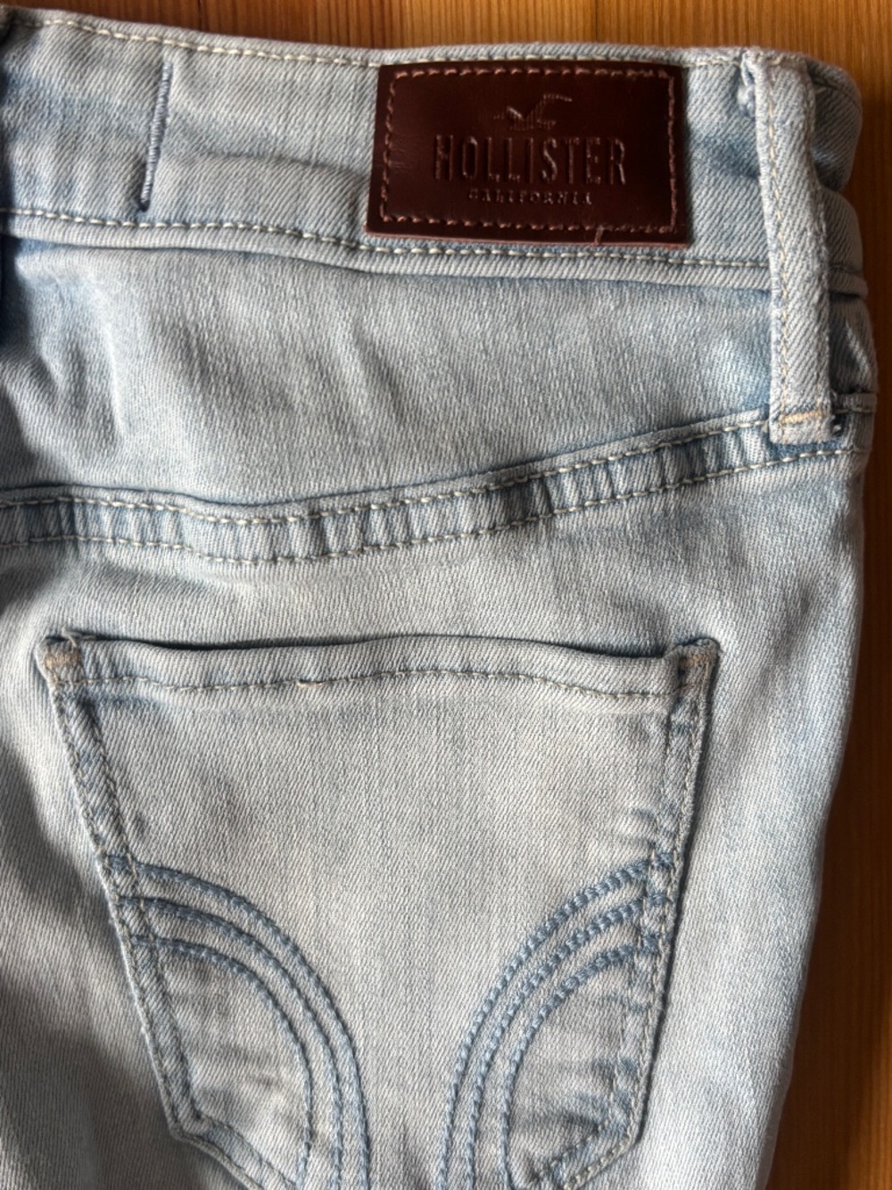 Hollister Women’s High Rise Distressed Size 0 Skinny Jeans